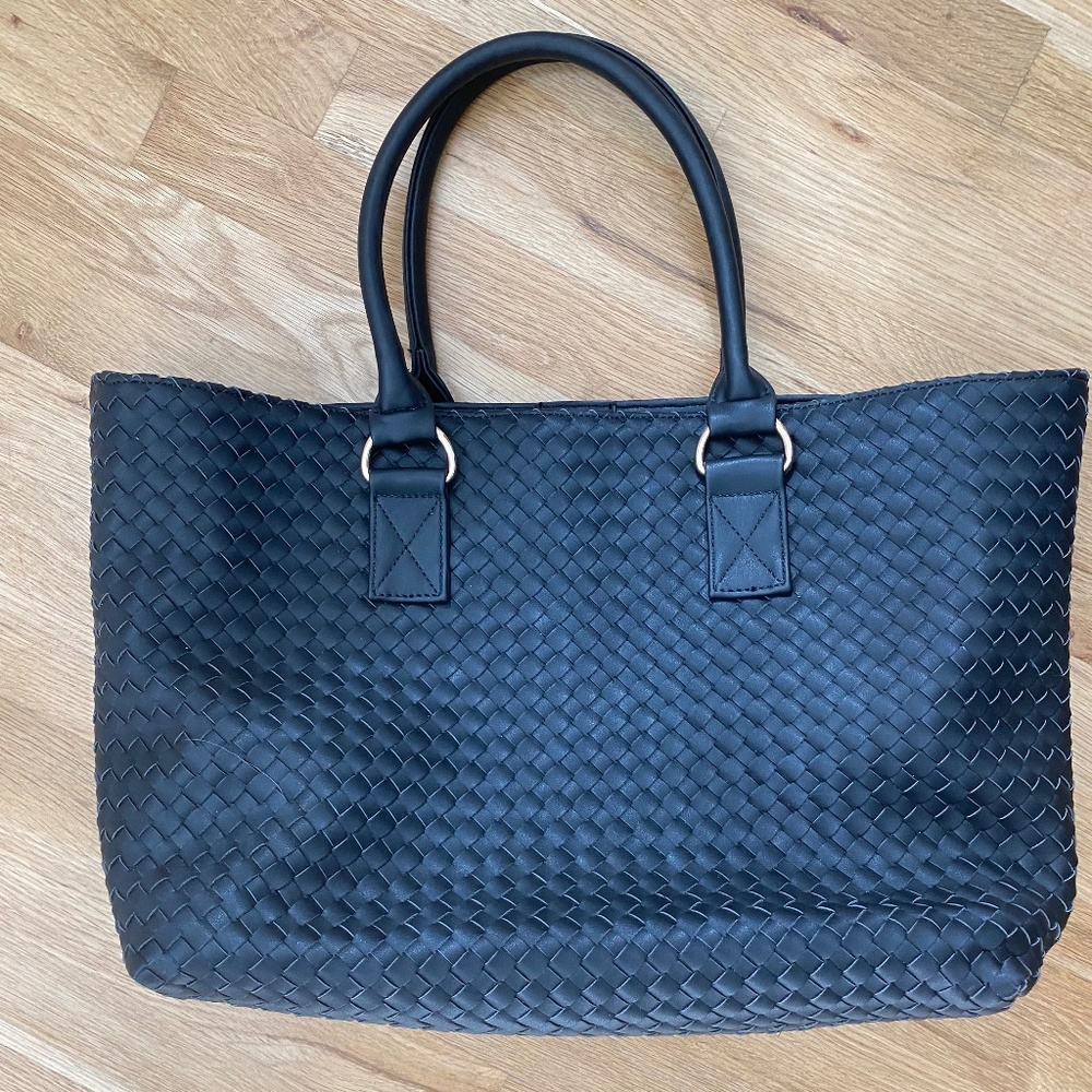 Wanderful Woven Tote in Black